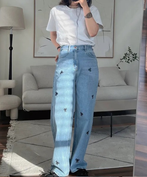 by LEGNA(バイレグナ)の「ストレート刺繍リボンデニムパンツ(デニムパンツ・レディース・ライトブルー/ダークブルー・LARGE/MEDIUM/SMALL)」の2枚目の写真