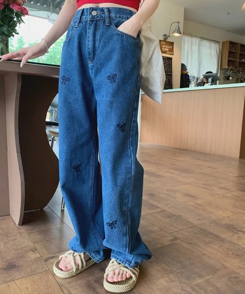by LEGNA(バイレグナ)の「ストレート刺繍リボンデニムパンツ(デニムパンツ・レディース・ライトブルー/ダークブルー・LARGE/MEDIUM/SMALL)」の3枚目の写真
