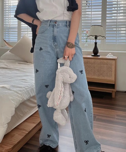 by LEGNA(バイレグナ)の「ストレート刺繍リボンデニムパンツ(デニムパンツ・レディース・ライトブルー/ダークブルー・LARGE/MEDIUM/SMALL)」の8枚目の写真