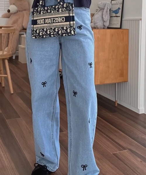 by LEGNA(バイレグナ)の「ストレート刺繍リボンデニムパンツ(デニムパンツ・レディース・ライトブルー/ダークブルー・LARGE/MEDIUM/SMALL)」の11枚目の写真