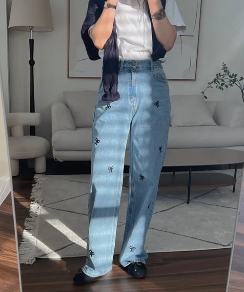 by LEGNA(バイレグナ)の「ストレート刺繍リボンデニムパンツ(デニムパンツ・レディース・ライトブルー/ダークブルー・LARGE/MEDIUM/SMALL)」の12枚目の写真
