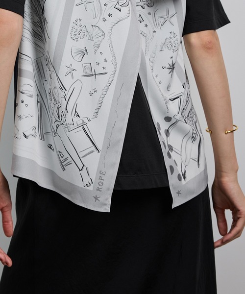 ROPE'(ロペ)の「【洗える】【YUKO SAEKI for ROPE'・コラボ】スカーフ柄プリント Aラインカットソー(Tシャツ/カットソー・レディース・オフホワイト/ブラック・FREE)」の21枚目の写真