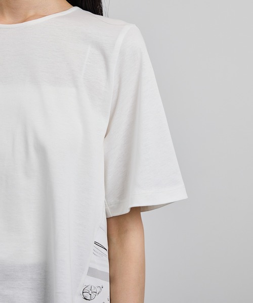 ROPE'(ロペ)の「【洗える】【YUKO SAEKI for ROPE'・コラボ】スカーフ柄プリント Aラインカットソー(Tシャツ/カットソー・レディース・オフホワイト/ブラック・FREE)」の8枚目の写真