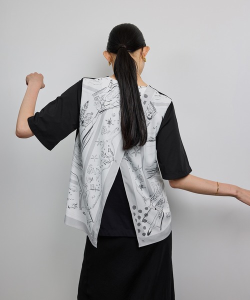ROPE'(ロペ)の「【洗える】【YUKO SAEKI for ROPE'・コラボ】スカーフ柄プリント Aラインカットソー(Tシャツ/カットソー・レディース・オフホワイト/ブラック・FREE)」の6枚目の写真