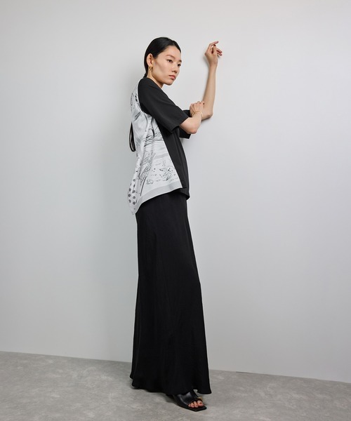 ROPE'(ロペ)の「【洗える】【YUKO SAEKI for ROPE'・コラボ】スカーフ柄プリント Aラインカットソー(Tシャツ/カットソー・レディース・オフホワイト/ブラック・FREE)」の7枚目の写真