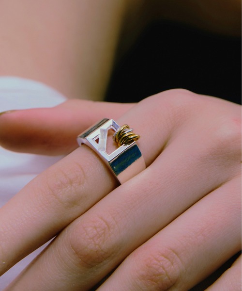 LAPUIS（ラピュイ）の「LAPUIS(ラピュイ) Coil Frame ring（リング・レディース・ゴールド/マルチ・11号/13号）」の2枚目の写真