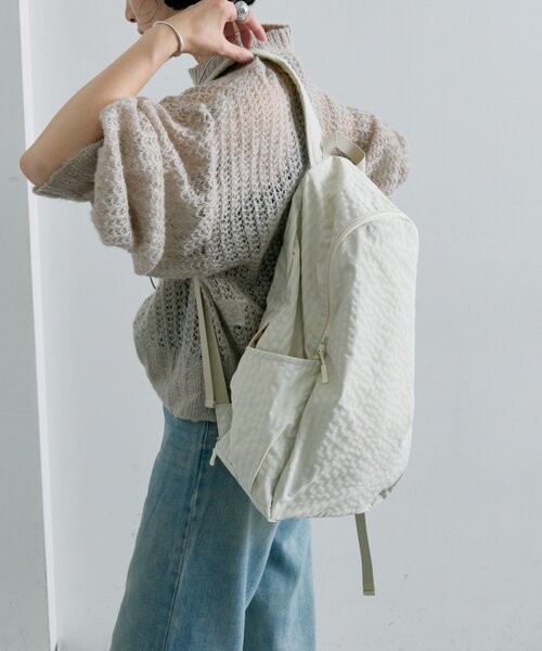 ear PAPILLONNER(イアパピヨネ)の「ファブリックリュック(バックパック/リュック・レディース・アイボリー/ブラック/ダークグリーン・FREE)」の2枚目の写真