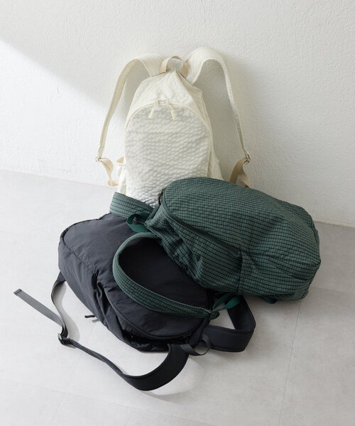 ear PAPILLONNER(イアパピヨネ)の「ファブリックリュック(バックパック/リュック・レディース・アイボリー/ブラック/ダークグリーン・FREE)」の4枚目の写真
