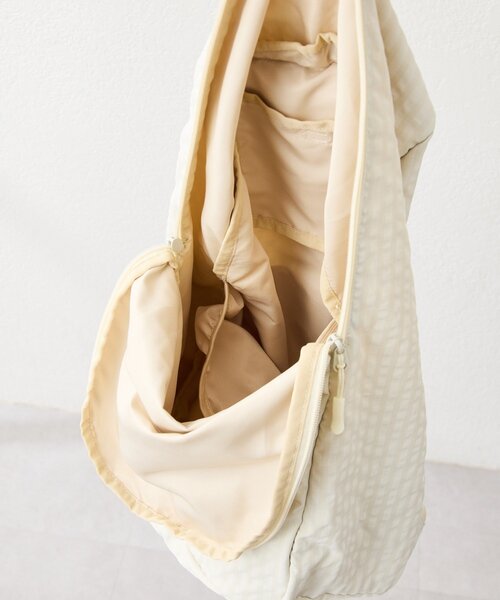 ear PAPILLONNER(イアパピヨネ)の「ファブリックリュック(バックパック/リュック・レディース・アイボリー/ブラック/ダークグリーン・FREE)」の8枚目の写真