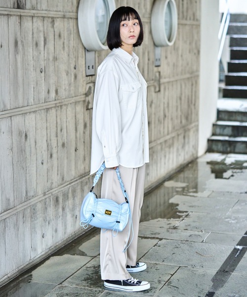 KiU（キウ）の「パフィーギャザーハンドルバッグ（ショルダーバッグ・レディース・ブラック/ライトブルー/シルバー・FREE）」の20枚目の写真