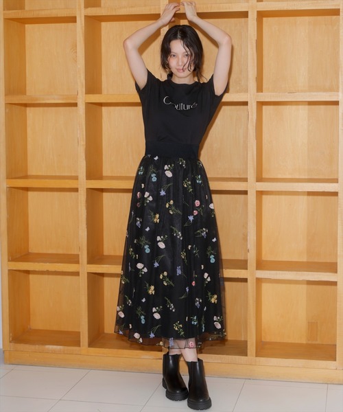 AND COUTURE(アンドクチュール)の「ボタニカル柄刺繍チュールスカート(スカート・レディース・オフホワイト/ブラック・FREE)」の2枚目の写真