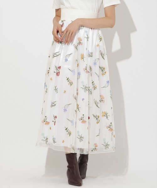 AND COUTURE(アンドクチュール)の「ボタニカル柄刺繍チュールスカート(スカート・レディース・オフホワイト/ブラック・FREE)」の7枚目の写真