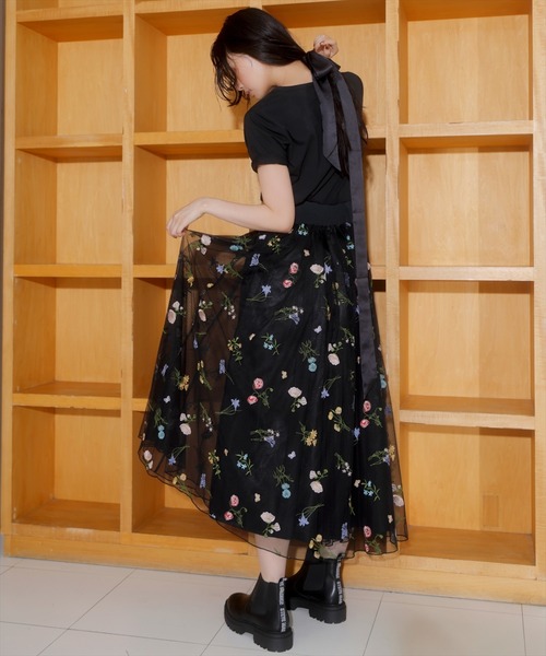 AND COUTURE(アンドクチュール)の「ボタニカル柄刺繍チュールスカート(スカート・レディース・オフホワイト/ブラック・FREE)」の13枚目の写真