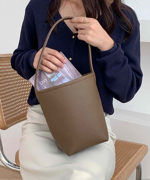 VIBGYOR(ヴィブジョー)の「Liaa/巾着付き バケツバッグ A18428(トートバッグ・レディース・シルバー/ブラック/ベージュ/ホワイト/ピンク/ダークブラウン・FREE)」の4枚目の写真