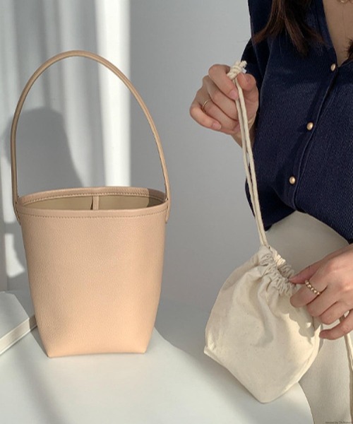 VIBGYOR(ヴィブジョー)の「Liaa/巾着付き バケツバッグ A18428(トートバッグ・レディース・シルバー/ブラック/ベージュ/ホワイト/ピンク/ダークブラウン・FREE)」の13枚目の写真