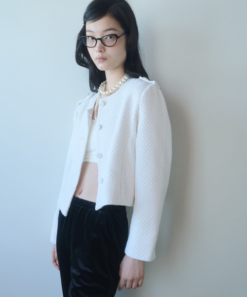 FEKETE(フェケテ)の「cropped tweed jacket / クロップドツイードジャケット(ノーカラージャケット・レディース・アイボリー/ブラック・LARGE/MEDIUM/SMALL)」の4枚目の写真