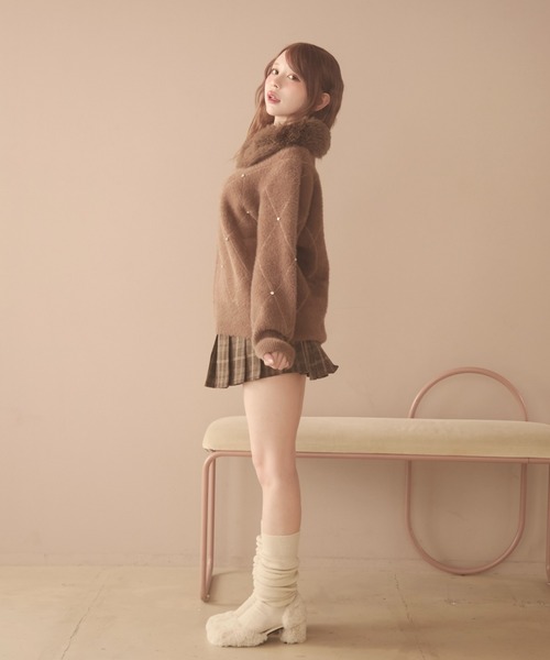 TITTY&CO.（ティティーアンドコー）の「ビジュー付きファージャケット（ブルゾン・レディース・アイボリー/モカ/ブラック/ベージュ・FREE）」の22枚目の写真