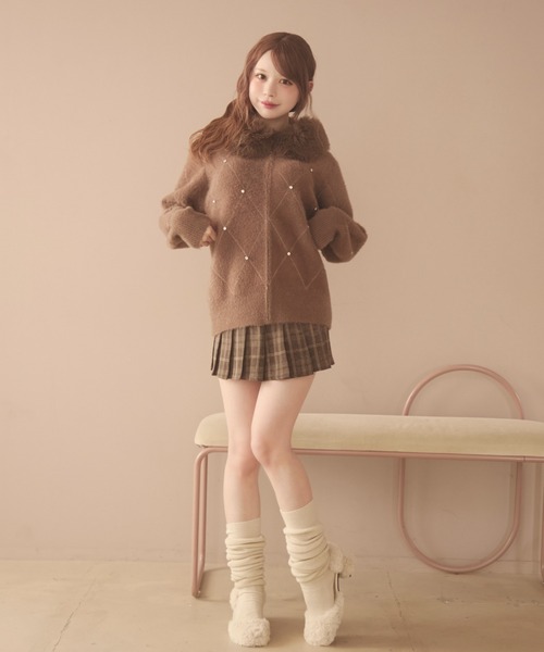 TITTY&CO.（ティティーアンドコー）の「ビジュー付きファージャケット（ブルゾン・レディース・アイボリー/モカ/ブラック/ベージュ・FREE）」の12枚目の写真