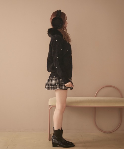 TITTY&CO.（ティティーアンドコー）の「ビジュー付きファージャケット（ブルゾン・レディース・アイボリー/モカ/ブラック/ベージュ・FREE）」の5枚目の写真