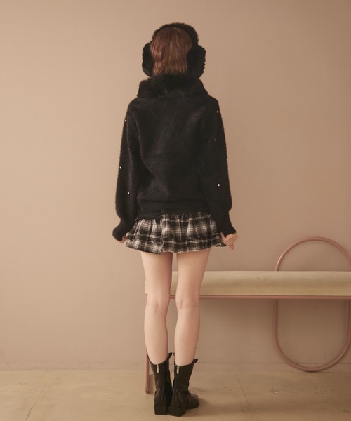 TITTY&CO.（ティティーアンドコー）の「ビジュー付きファージャケット（ブルゾン・レディース・アイボリー/モカ/ブラック/ベージュ・FREE）」の6枚目の写真