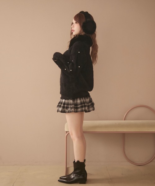 TITTY&CO.（ティティーアンドコー）の「ビジュー付きファージャケット（ブルゾン・レディース・アイボリー/モカ/ブラック/ベージュ・FREE）」の7枚目の写真