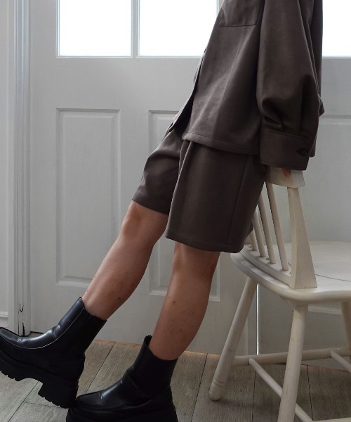 CORNERS（コーナーズ）の「フェイクスエードハーフパンツ【セットアップ可能】（その他パンツ・レディース・ブラック/チャコールグレー/ブラウン/キャメル・M）」の3枚目の写真