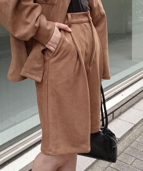 CORNERS（コーナーズ）の「フェイクスエードハーフパンツ【セットアップ可能】（その他パンツ・レディース・ブラック/チャコールグレー/ブラウン/キャメル・M）」の11枚目の写真