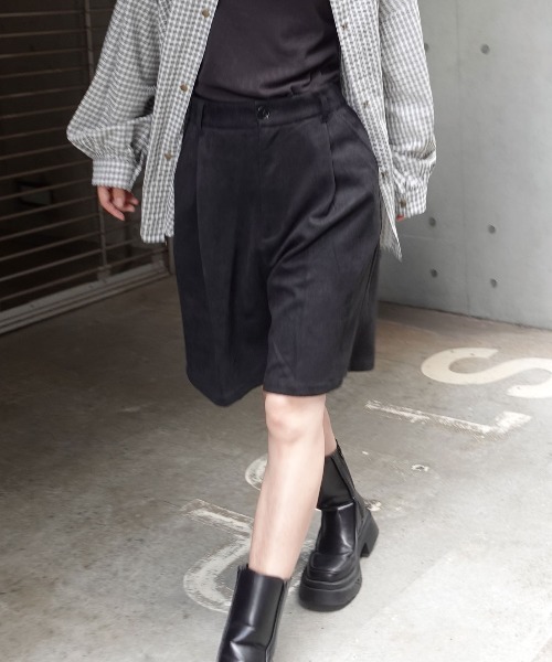 CORNERS（コーナーズ）の「フェイクスエードハーフパンツ【セットアップ可能】（その他パンツ・レディース・ブラック/チャコールグレー/ブラウン/キャメル・M）」の5枚目の写真