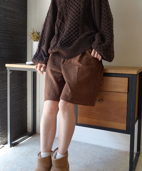CORNERS（コーナーズ）の「フェイクスエードハーフパンツ【セットアップ可能】（その他パンツ・レディース・ブラック/チャコールグレー/ブラウン/キャメル・M）」の8枚目の写真