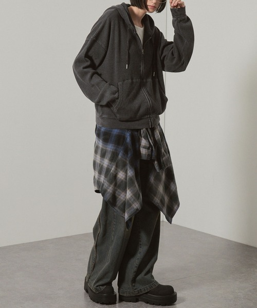 Alfred Alex(アルフレッドアレックス)の「【Alfred Alex】ヴィンテージ加工スノーウォッシュワンポイントロゴ刺繍オーバーサイズワッフルパーカー(パーカー・メンズ・ブラック/ワインレッド/グレイッシュブルー/チャコール・M/L)」の14枚目の写真