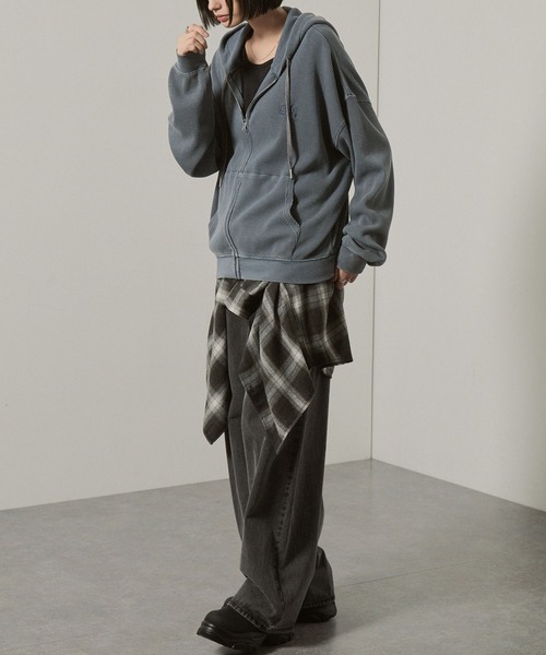 Alfred Alex(アルフレッドアレックス)の「【Alfred Alex】ヴィンテージ加工スノーウォッシュワンポイントロゴ刺繍オーバーサイズワッフルパーカー(パーカー・メンズ・ブラック/ワインレッド/グレイッシュブルー/チャコール・M/L)」の9枚目の写真