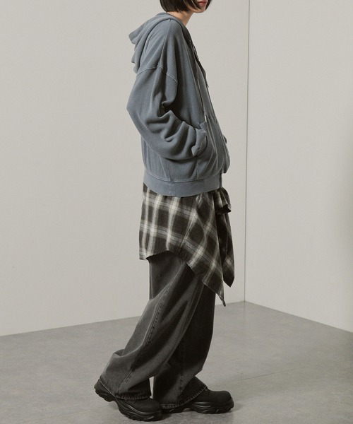 Alfred Alex(アルフレッドアレックス)の「【Alfred Alex】ヴィンテージ加工スノーウォッシュワンポイントロゴ刺繍オーバーサイズワッフルパーカー(パーカー・メンズ・ブラック/ワインレッド/グレイッシュブルー/チャコール・M/L)」の10枚目の写真