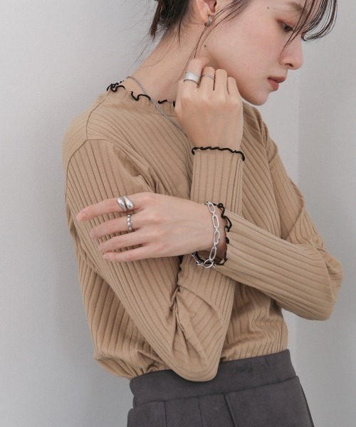 Bab(バブ)の「【ボトルネック/ハイネック 選べるデザイン】ウェーブメローリブカットソー(Tシャツ/カットソー・レディース・ライトグレー/ベージュ系その他/オレンジ系その他2/テラコッタ/ライトグレー系/ベージュ/ブラック/アイボリー/ブラック系その他/アイボリー系・M)」の22枚目の写真