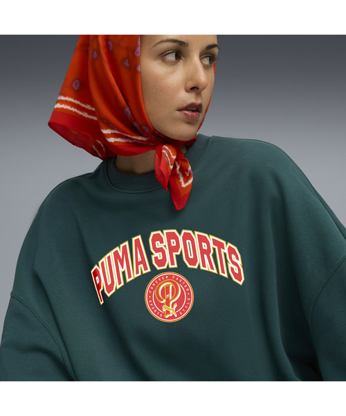 PUMA（プーマ）の「PUMA プーマ ウィメンズ ワードローブ ESS スポーツ レガシー II クルー スウェット（スウェット・レディース・ダークグリーン/ピンク系その他2・SMALL/MEDIUM/LARGE/X-LARGE）」の3枚目の写真