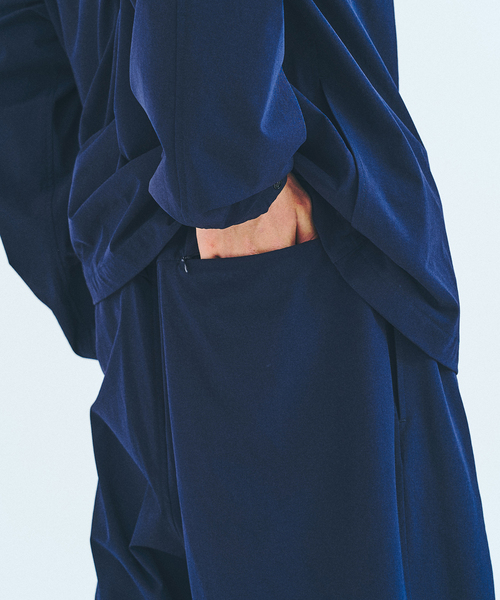 417 EDIFICE（フォーワンセブンエディフィス）の「オーバーサイズシャツ&ワイドスラックス UVカット セットアップ（スーツセット・メンズ・ダークブルー/ベージュ/ブラック・X-LARGE/LARGE/MEDIUM）」の15枚目の写真