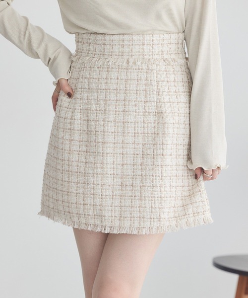 earth music&ecology（アースミュージックアンドエコロジー）の「フリンジツイードミニスカート（スカート・レディース・ブラック/アイボリー・M/S）」の4枚目の写真