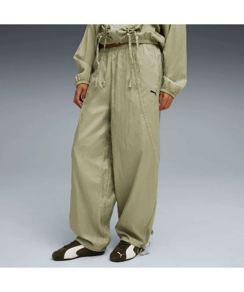 PUMA(プーマ)の「PUMA DARE TO WOVEN PANTS(プーマ DARE TO ウーブン パンツ)(スウェットパンツ・レディース・オリーブ系/ブラック系・MEDIUM/SMALL/LARGE)」の2枚目の写真