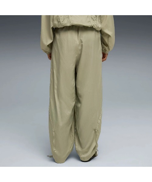 PUMA(プーマ)の「PUMA DARE TO WOVEN PANTS(プーマ DARE TO ウーブン パンツ)(スウェットパンツ・レディース・オリーブ系/ブラック系・MEDIUM/SMALL/LARGE)」の11枚目の写真