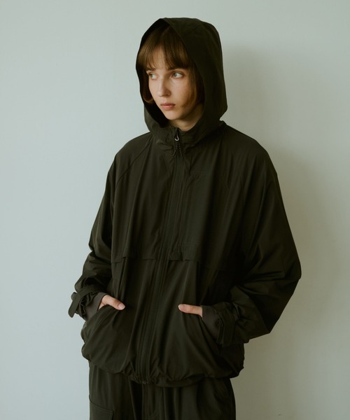BROKEN BASE(ブロークンベース)の「Utility Hooded Jumper(マウンテンパーカー・メンズ・ライトグレー/ブラック・MEDIUM/LARGE)」の2枚目の写真