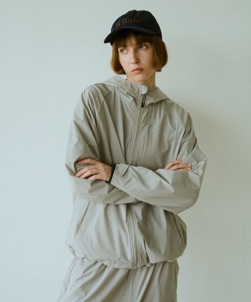BROKEN BASE(ブロークンベース)の「Utility Hooded Jumper(マウンテンパーカー・メンズ・ライトグレー/ブラック・MEDIUM/LARGE)」の6枚目の写真