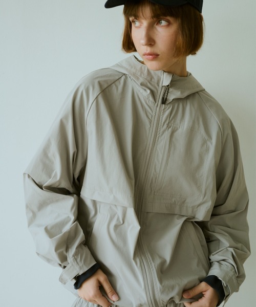 BROKEN BASE(ブロークンベース)の「Utility Hooded Jumper(マウンテンパーカー・メンズ・ライトグレー/ブラック・MEDIUM/LARGE)」の5枚目の写真