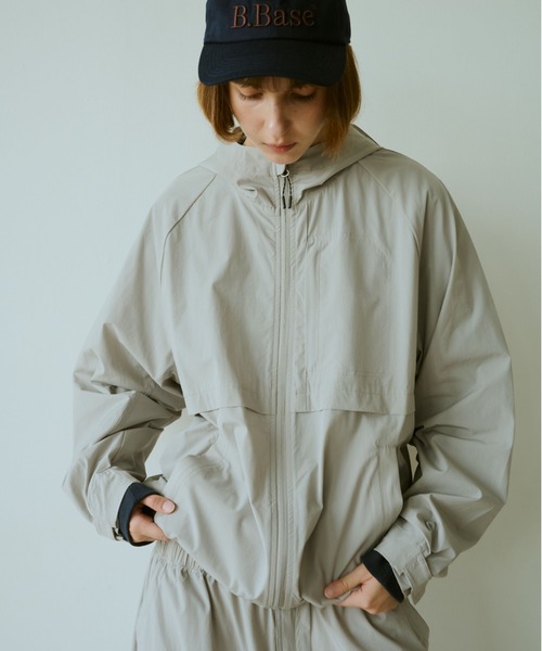BROKEN BASE(ブロークンベース)の「Utility Hooded Jumper(マウンテンパーカー・メンズ・ライトグレー/ブラック・MEDIUM/LARGE)」の7枚目の写真