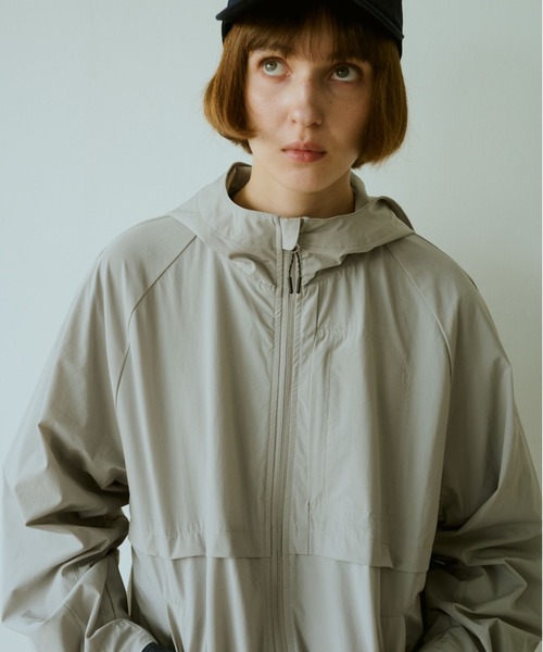 BROKEN BASE(ブロークンベース)の「Utility Hooded Jumper(マウンテンパーカー・メンズ・ライトグレー/ブラック・MEDIUM/LARGE)」の15枚目の写真
