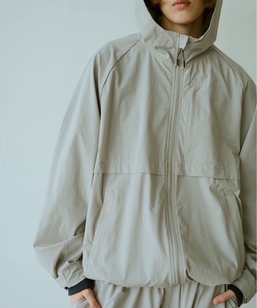 BROKEN BASE(ブロークンベース)の「Utility Hooded Jumper(マウンテンパーカー・メンズ・ライトグレー/ブラック・MEDIUM/LARGE)」の16枚目の写真
