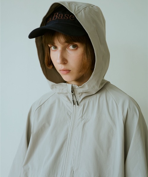 BROKEN BASE(ブロークンベース)の「Utility Hooded Jumper(マウンテンパーカー・メンズ・ライトグレー/ブラック・MEDIUM/LARGE)」の17枚目の写真