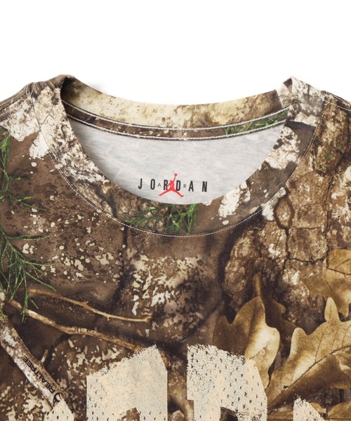 JORDAN BRAND(ジョーダンブランド)の「JORDAN BRAND M J BRK RLT AOP SS CREW / ジョーダン ブランド ジョーダン BRK RLT AOP S/S クルー / NIKE【SP】(Tシャツ/カットソー・メンズ・リアルツリーカモ・M/S/XXL/XL/L)」の3枚目の写真