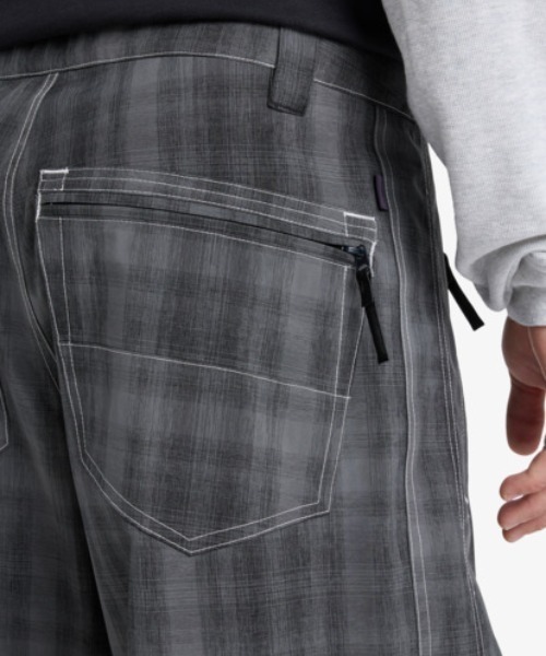 Quiksilver(クイックシルバー)の「LIVE WIRE PT/クイックシルバースキースノーボードパンツ(その他パンツ・メンズ・ブラック・MEDIUM/LARGE)」の2枚目の写真