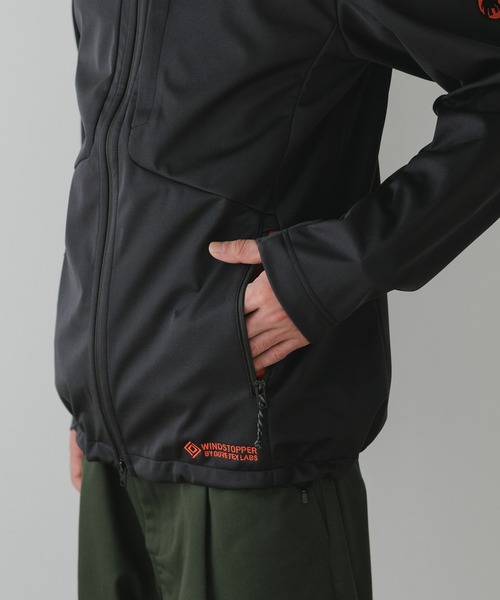 Mammut（マムート）の「MAMMUT/マムート アルティメイト ８ ソフトシェル フーデッド 25イヤーズ ジャケット GORE-TEX WINDSTOPPER（マウンテンパーカー・メンズ・ブラック・L/M/XL）」の4枚目の写真