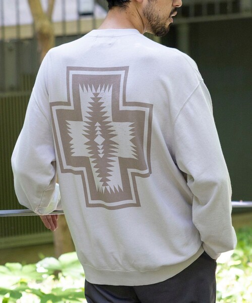 PENDLETON（ペンドルトン）の「PENDLETON/ペンドルトン 別注 ヴィンテージライク バックプリント クルーネック スウェット（スウェット・メンズ・ブラック/ベージュ/ブラウン・MEDIUM/LARGE）」の3枚目の写真