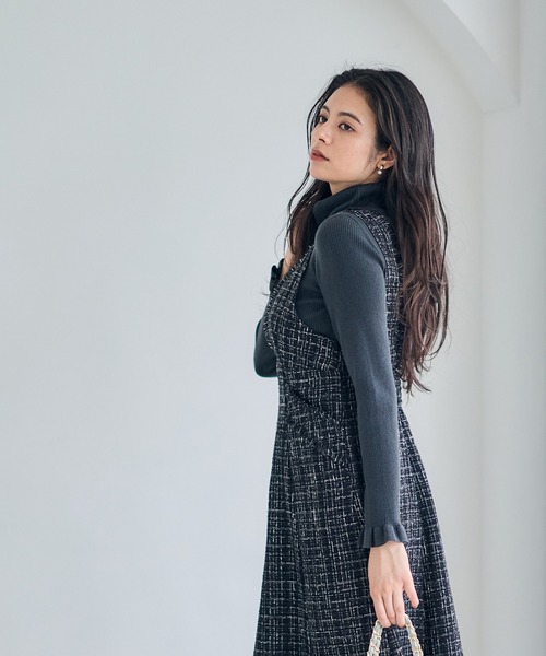 12Twelve Agenda(トゥエルブ アジェンダ)の「シルク混タートルネック袖先フリルリブニットプルオーバー(ニット/セーター・レディース・チャコールグレー/アイボリー/イエロー・M)」の5枚目の写真